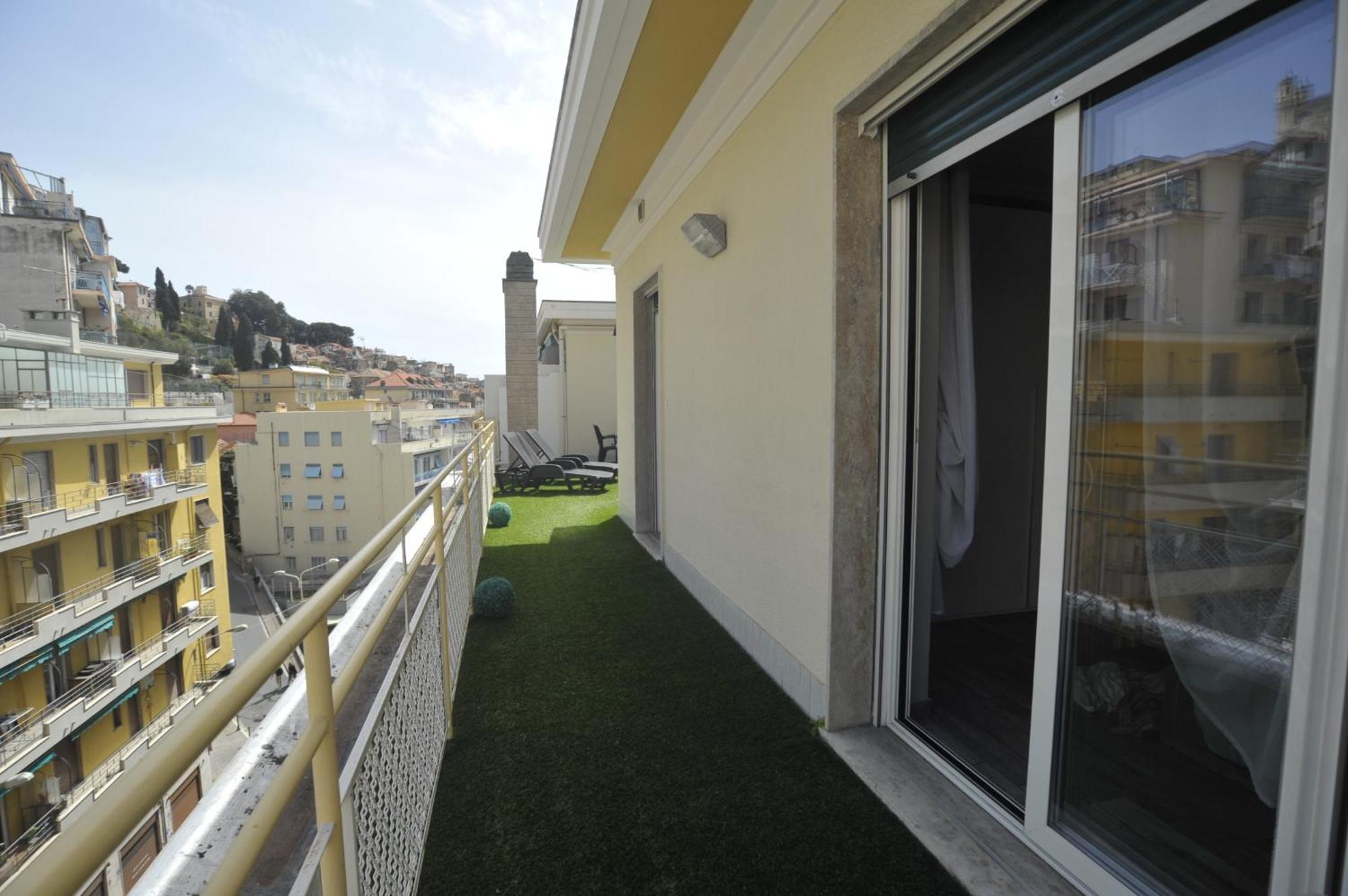 Casa Rosa Lucia Centrale Con Parcheggio Sanremo Dış mekan fotoğraf