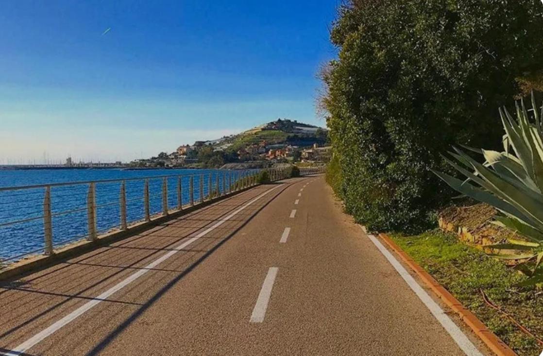 Casa Rosa Lucia Centrale Con Parcheggio Sanremo Dış mekan fotoğraf